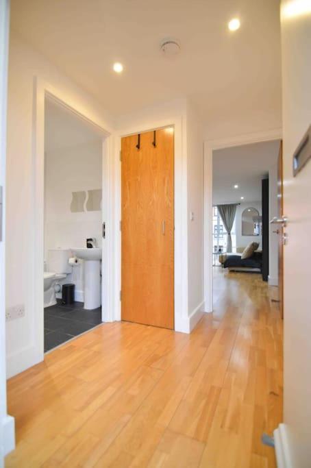 Cosy, Centrally Located Studio With Gated Parking! Loughborough Extérieur photo