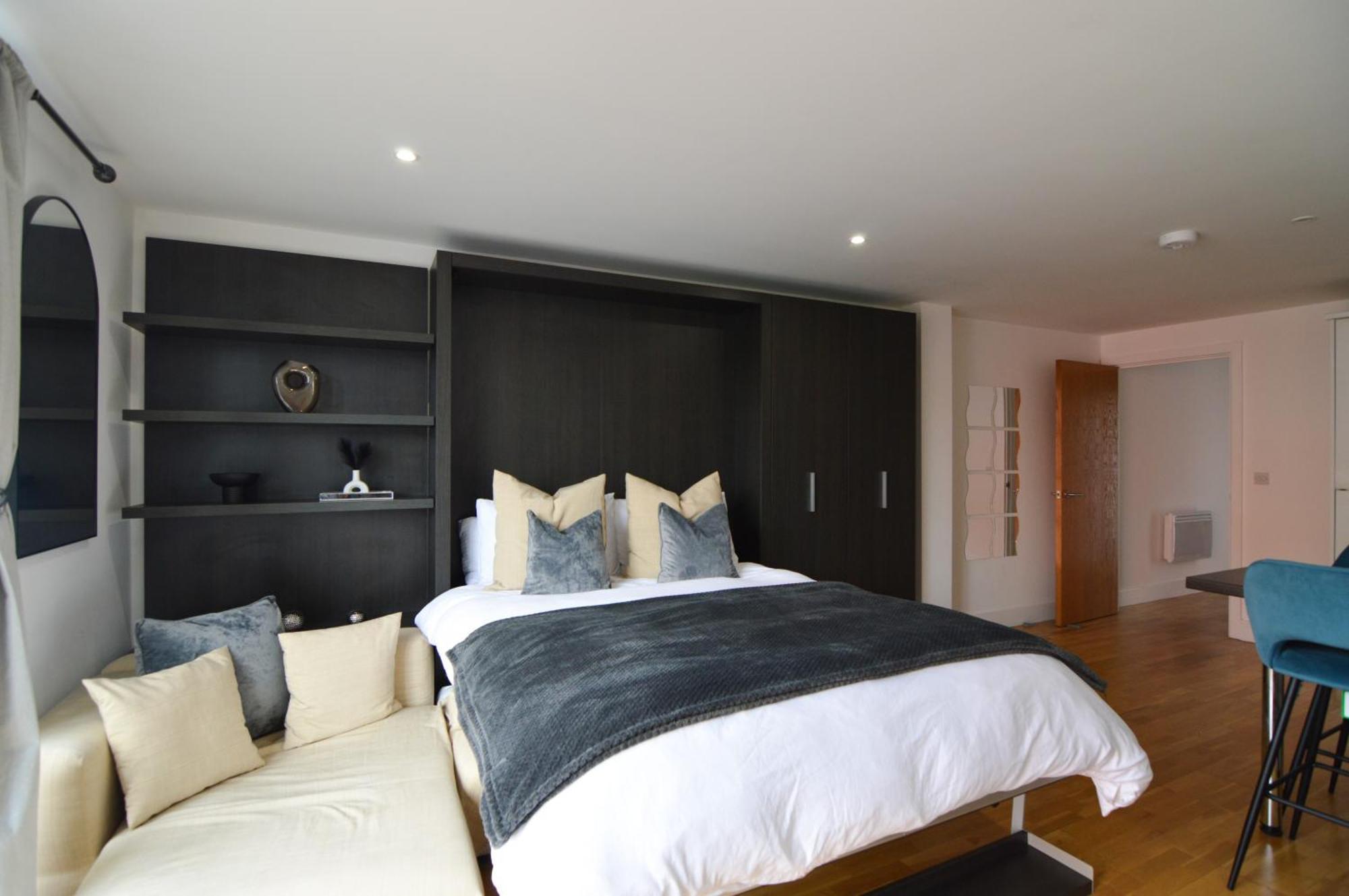 Cosy, Centrally Located Studio With Gated Parking! Loughborough Extérieur photo